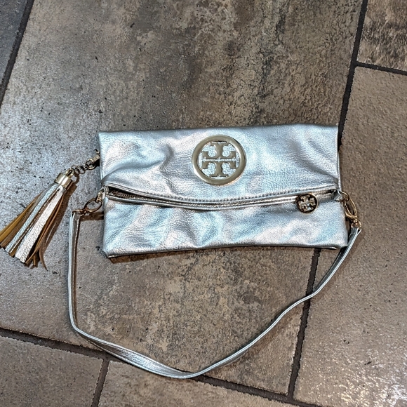 Tory Burch Soft Leather Reva Metallic Silver Clutch Shoulder Bag - Picture 3 of 16